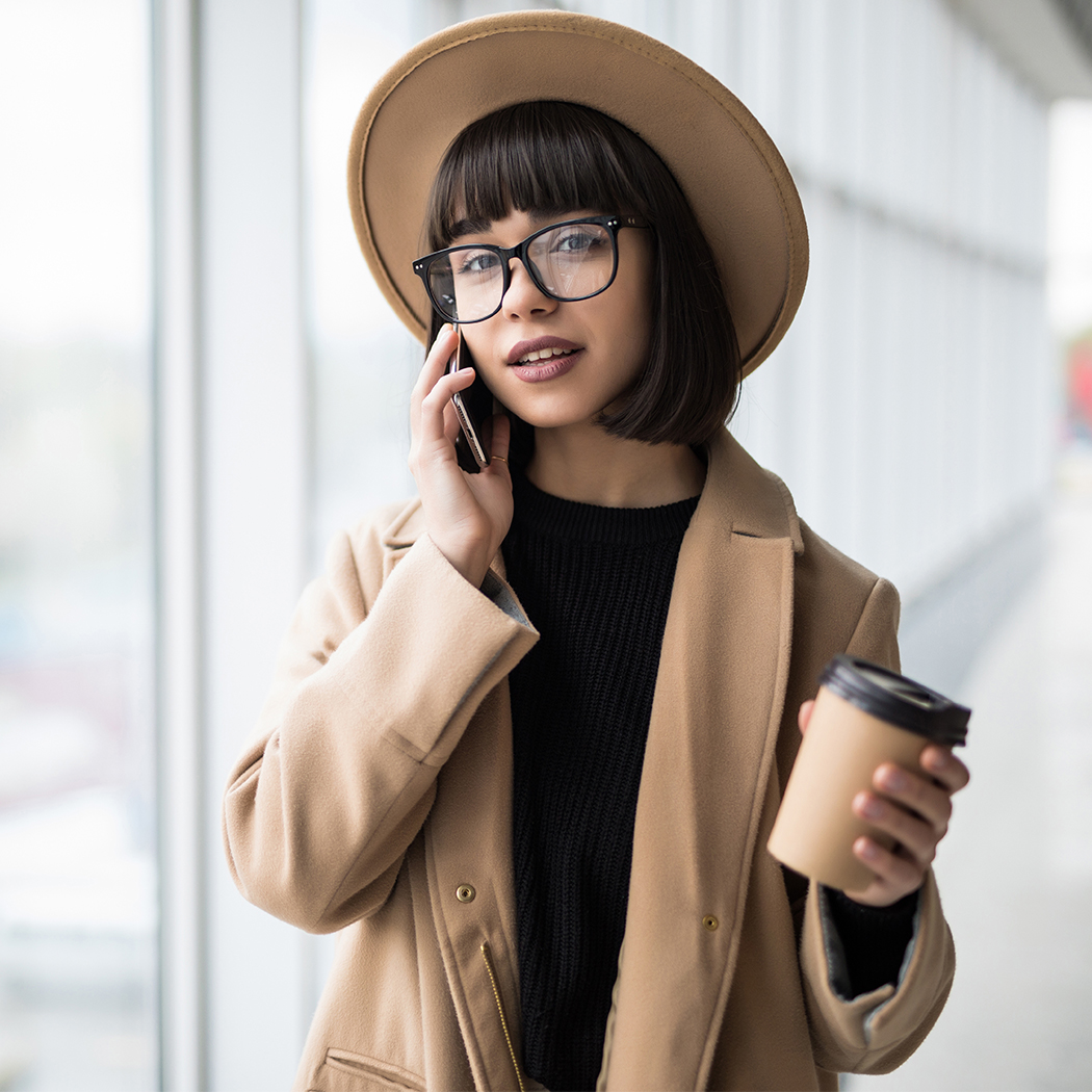 Stylizacje do pracy na jesień 2021 - jak się modnie ubrać do biura w chłodne dni?